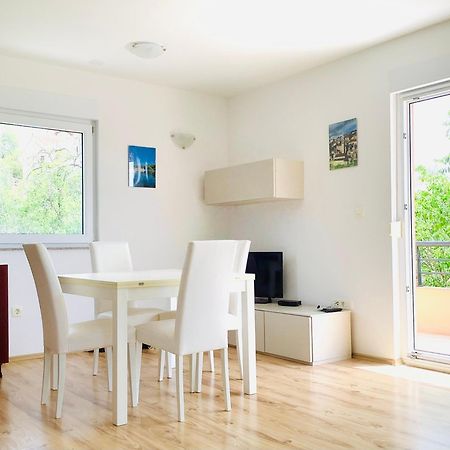 Apartments Dante Domus Aurea Милна Екстер'єр фото