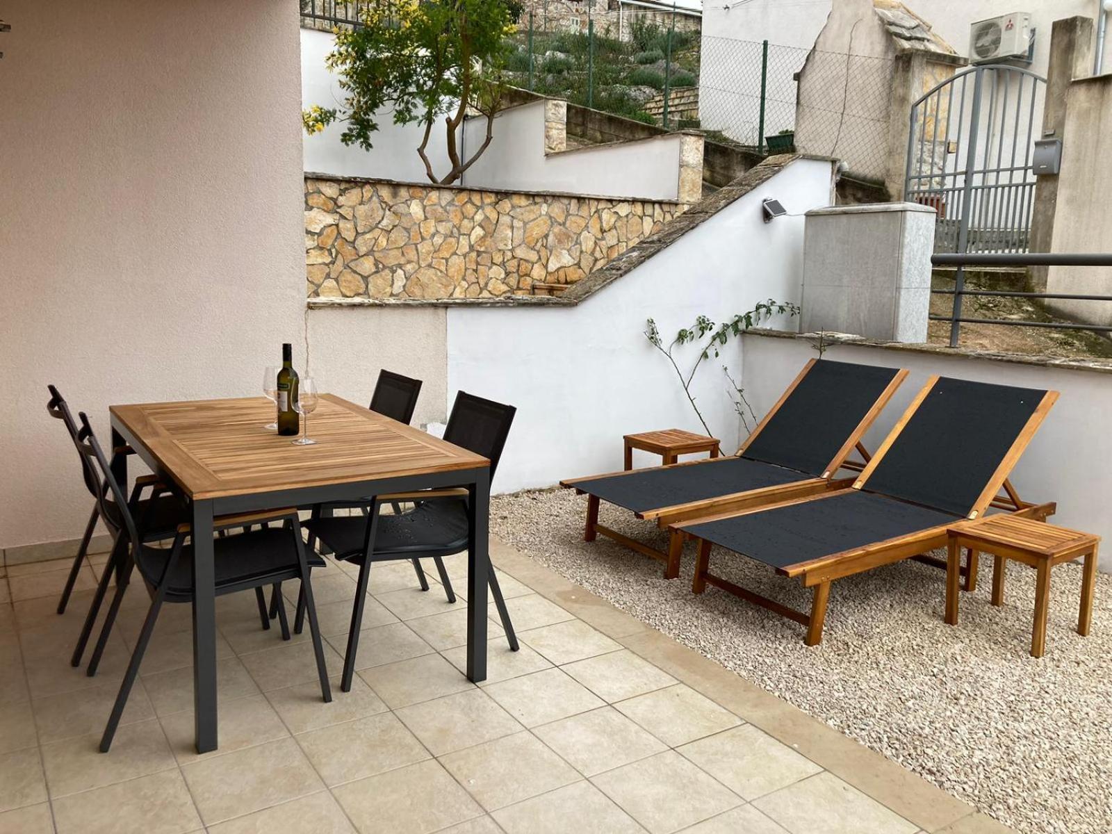 Apartments Dante Domus Aurea Милна Екстер'єр фото